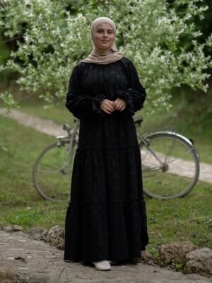 Crni muslin komplet sa volan suknjom